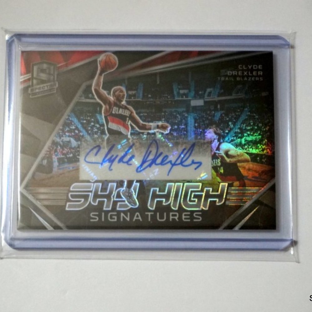 2022-23 Clyde Drexler Panini Spectra Autographs Sky High Signatures #'d /99